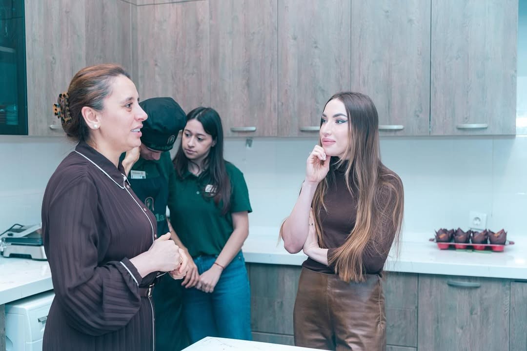 Alena Əliyeva onlarla kofe hazırladı - FOTOLAR